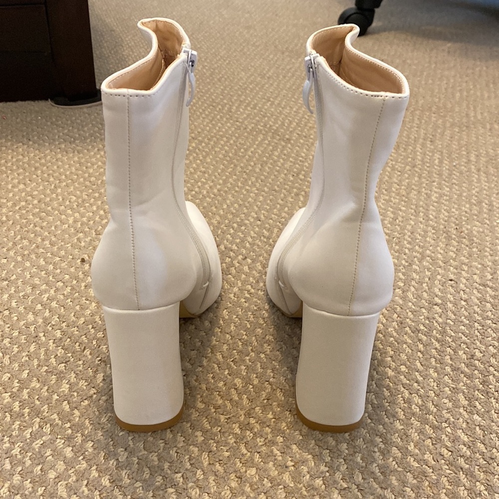 White boots - Picture 2 of 3